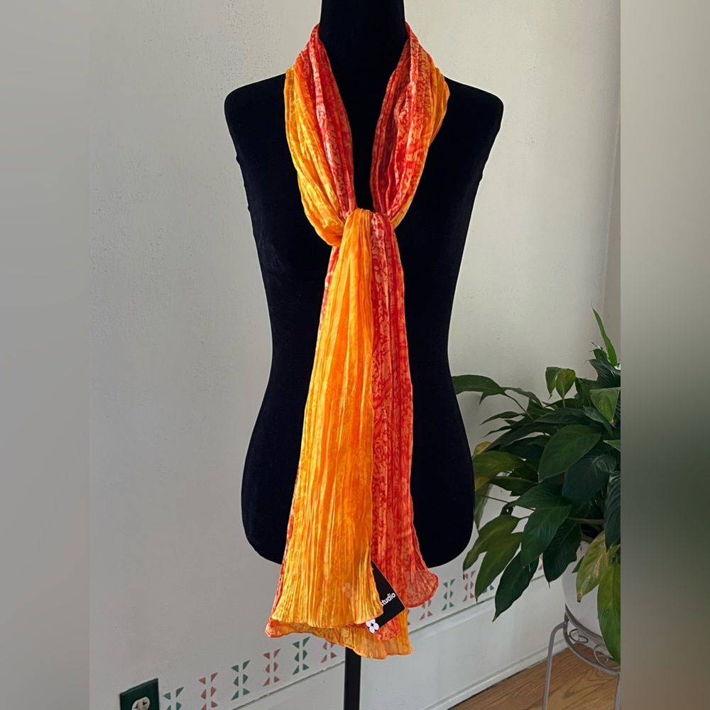 Envision Studio Scarf - Picture 3 of 6